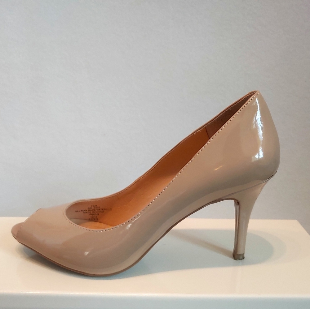 Liz Claiborne Pump Open toe Tan Cream Size 7.5